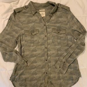 Women’s American Eagle Camo blouse